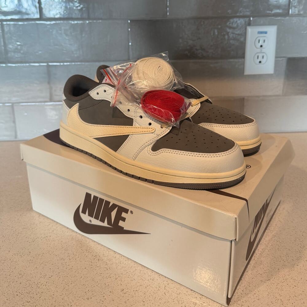 Reverse Travis Scott Jordan 1s